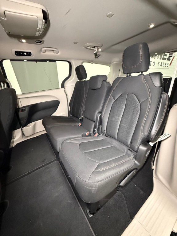 2019 Chrysler Pacifica Image 16