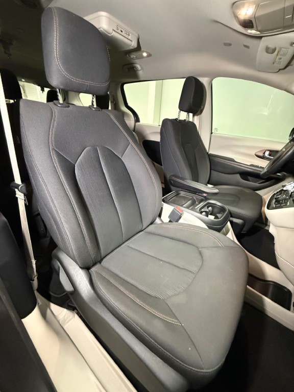 2019 Chrysler Pacifica Image 17