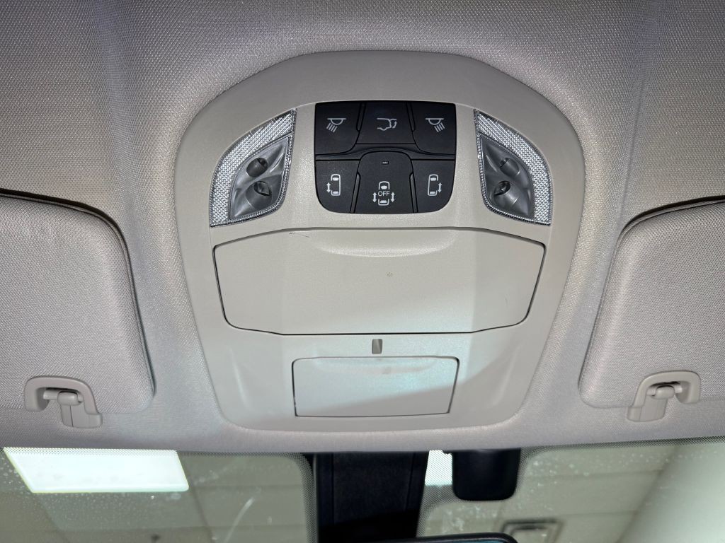 2019 Chrysler Pacifica Image 38