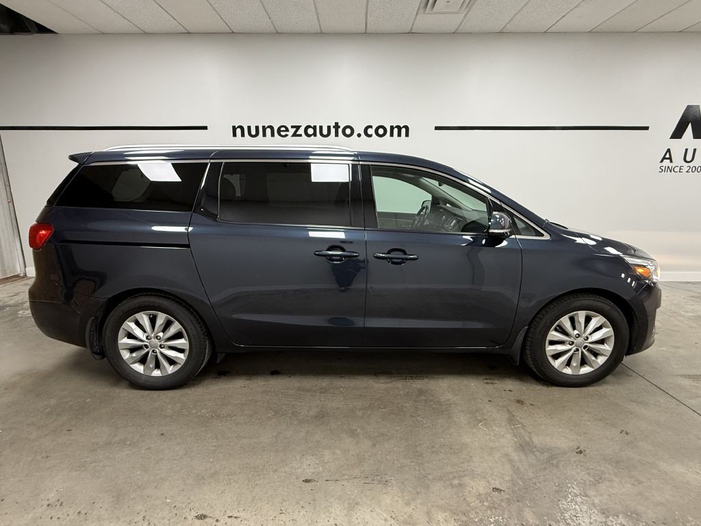 2016 Kia Sedona Image 2