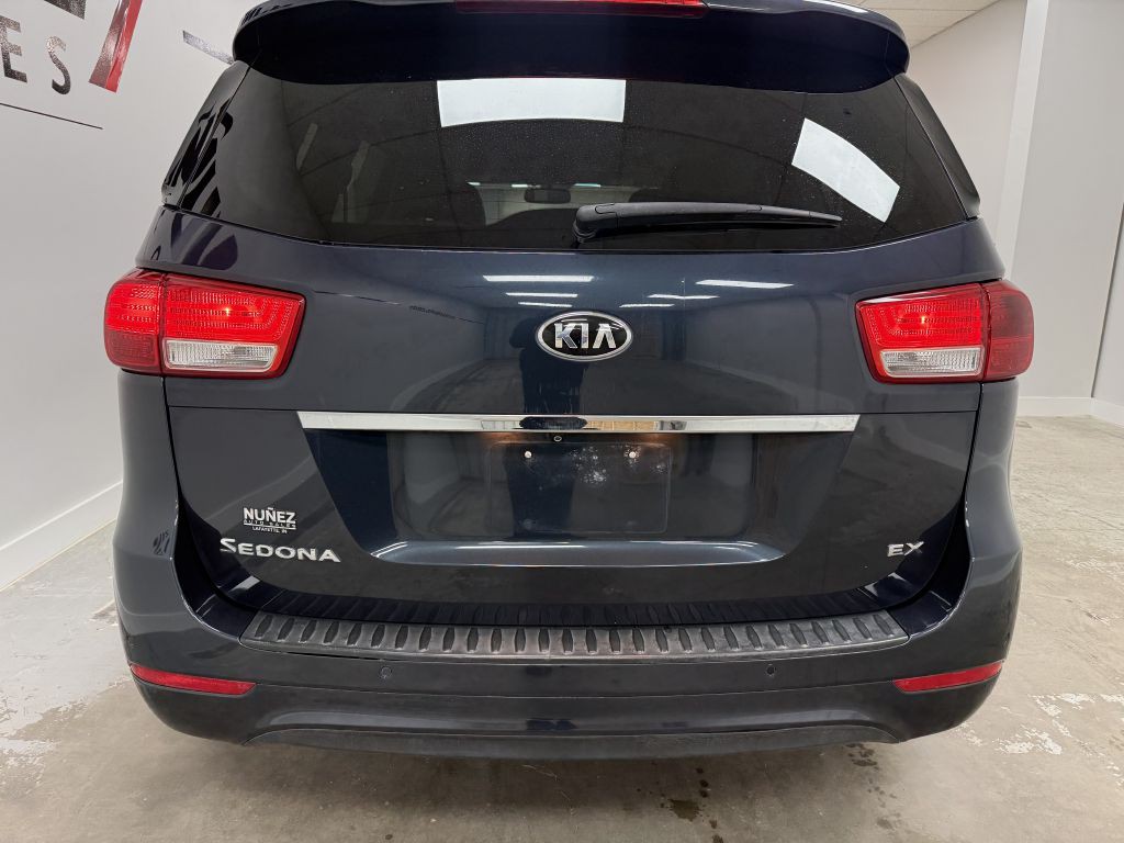 2016 Kia Sedona Image 4