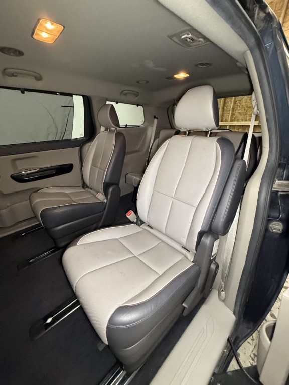 2016 Kia Sedona Image 10