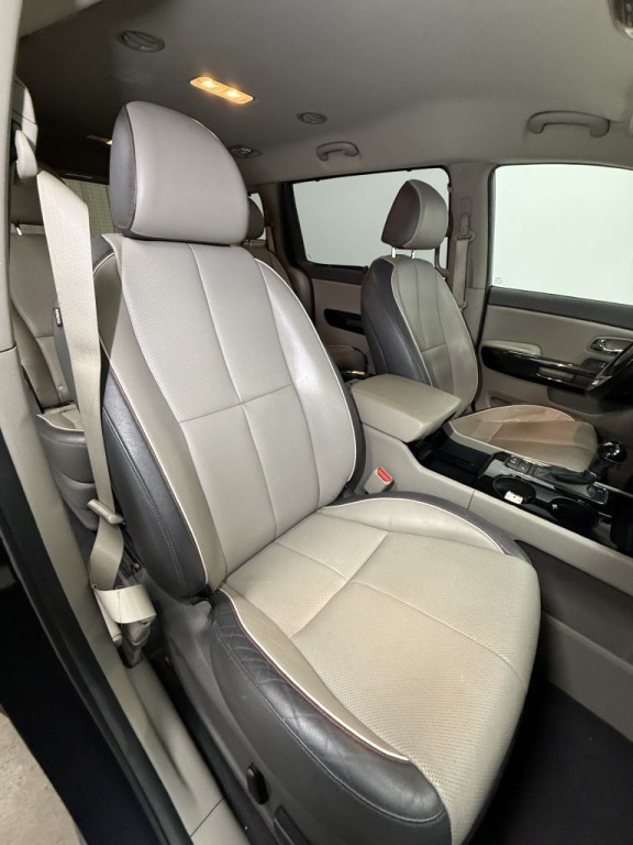 2016 Kia Sedona Image 11