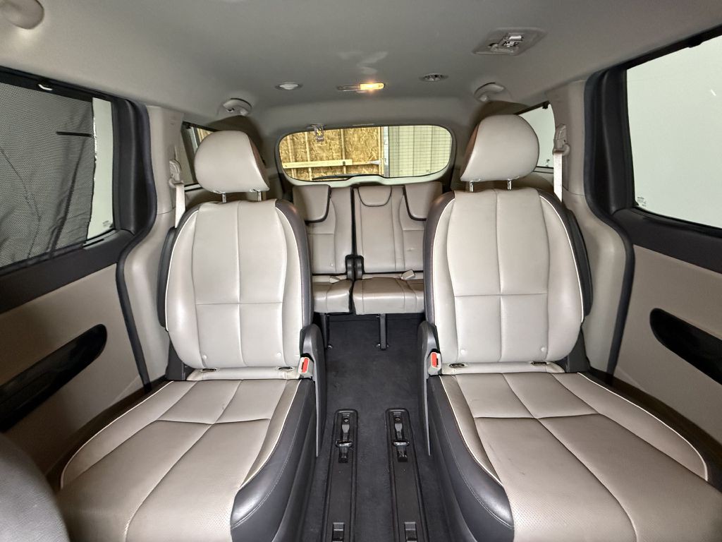 2016 Kia Sedona Image 14