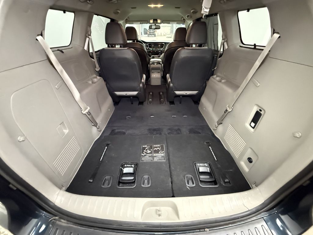 2016 Kia Sedona Image 16