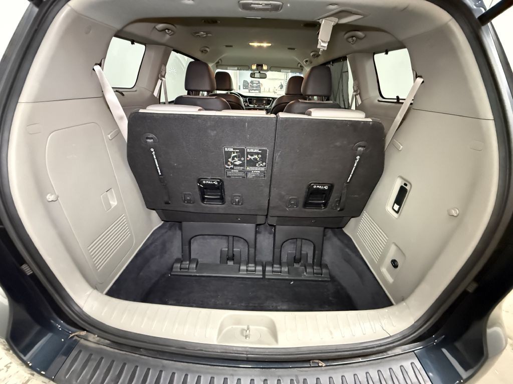 2016 Kia Sedona Image 17