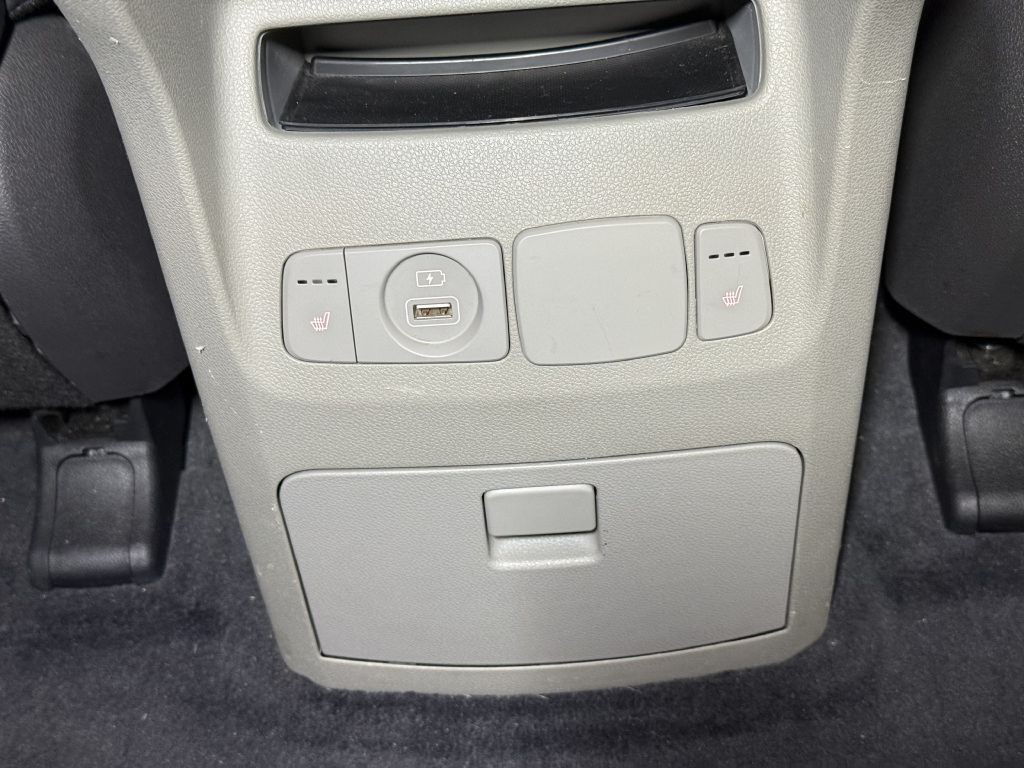 2016 Kia Sedona Image 18