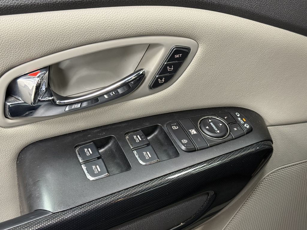 2016 Kia Sedona Image 29