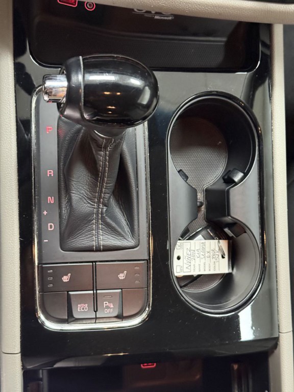 2016 Kia Sedona Image 32