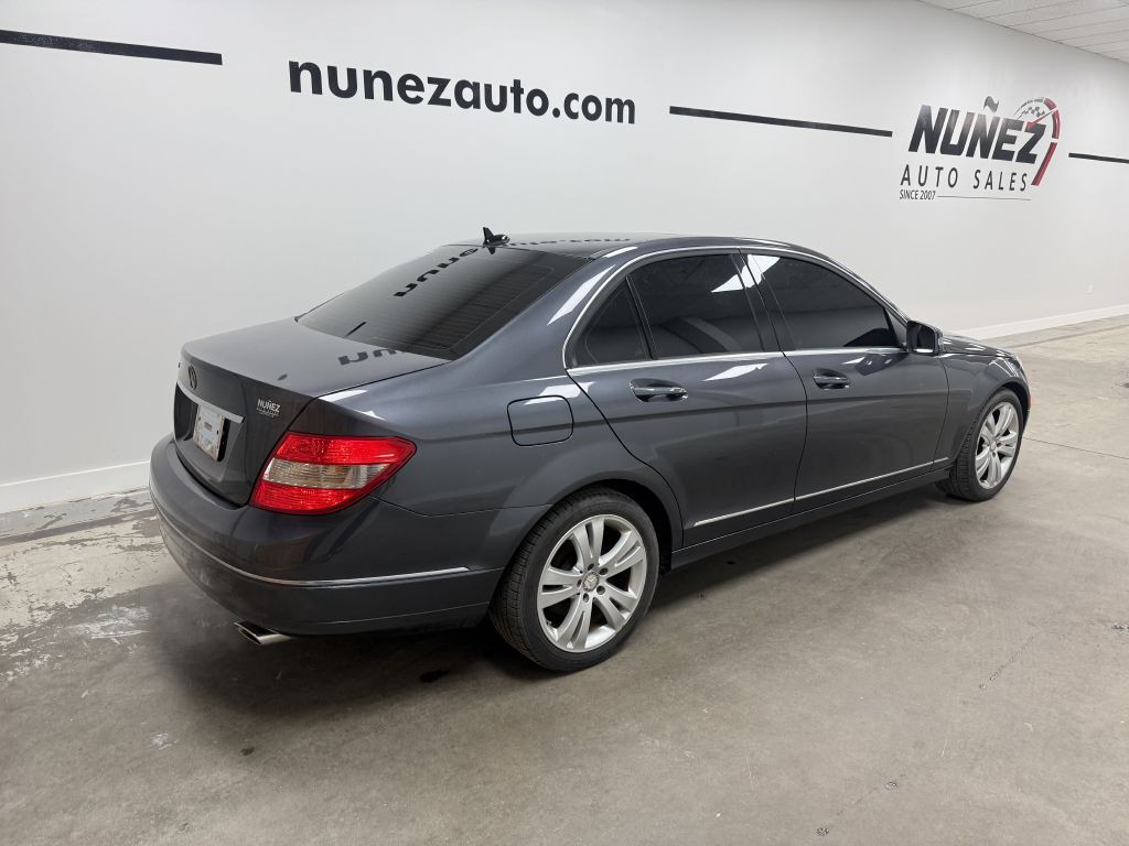 2011 Mercedes-Benz C-Class Image 3