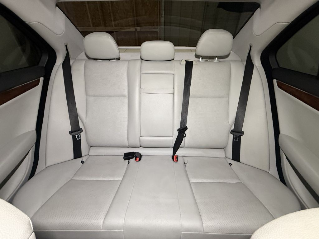 2011 Mercedes-Benz C-Class Image 10