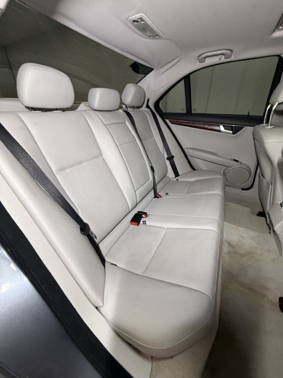 2011 Mercedes-Benz C-Class Image 16