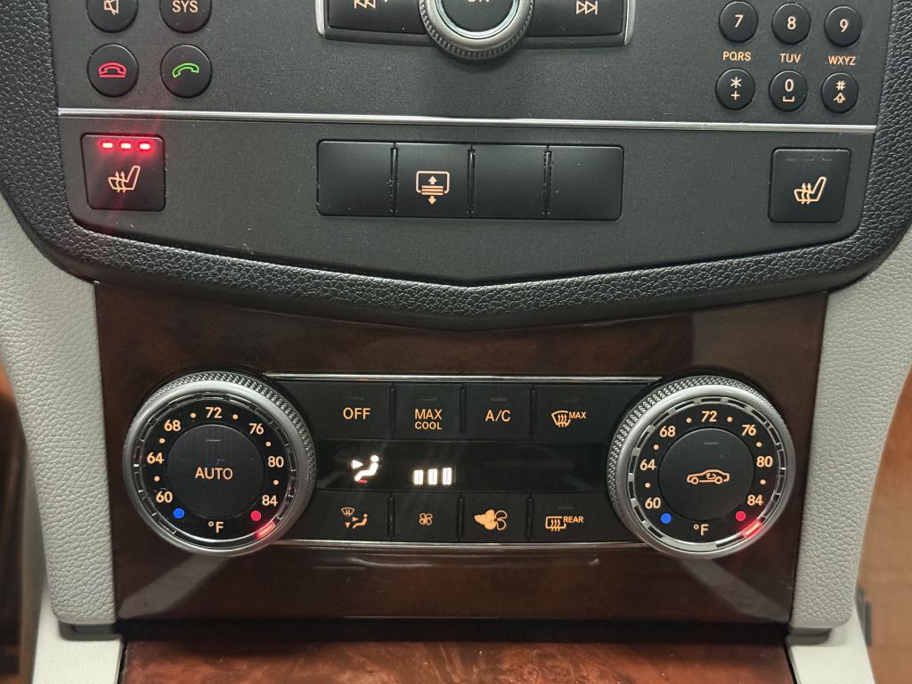 2011 Mercedes-Benz C-Class Image 25