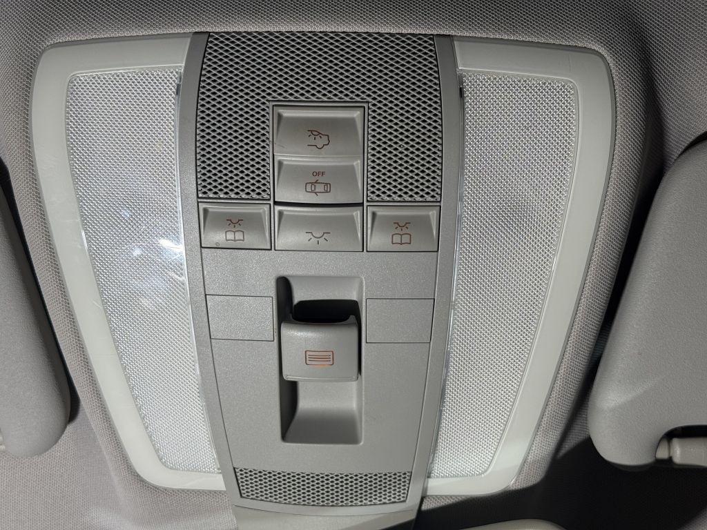 2011 Mercedes-Benz C-Class Image 28