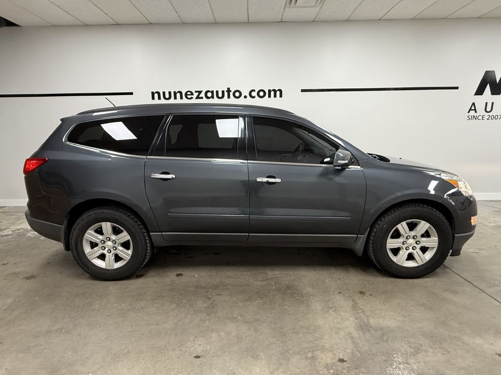 2011 Chevrolet Traverse Image 2