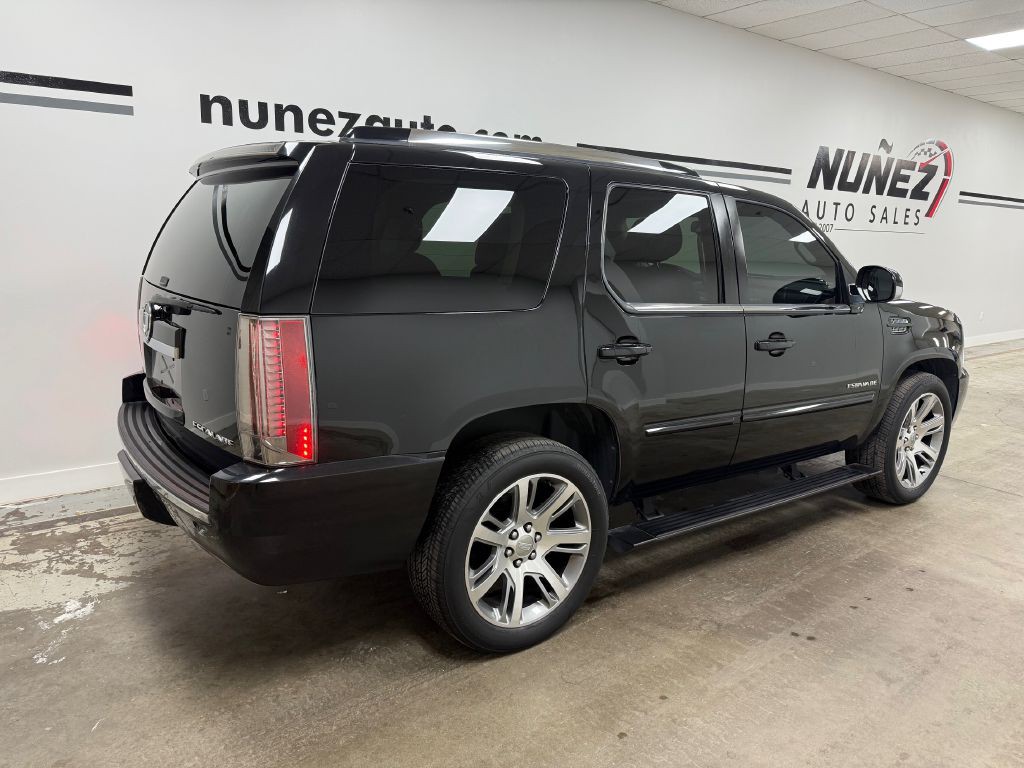 2012 Cadillac Escalade Image 3