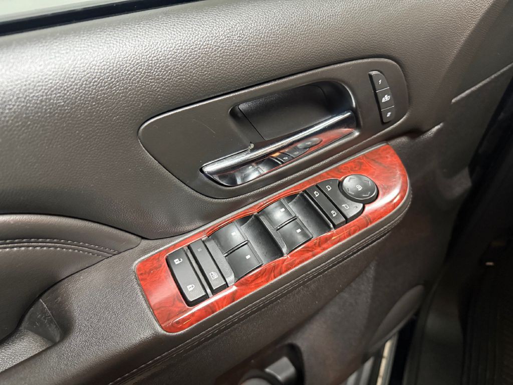 2012 Cadillac Escalade Image 14