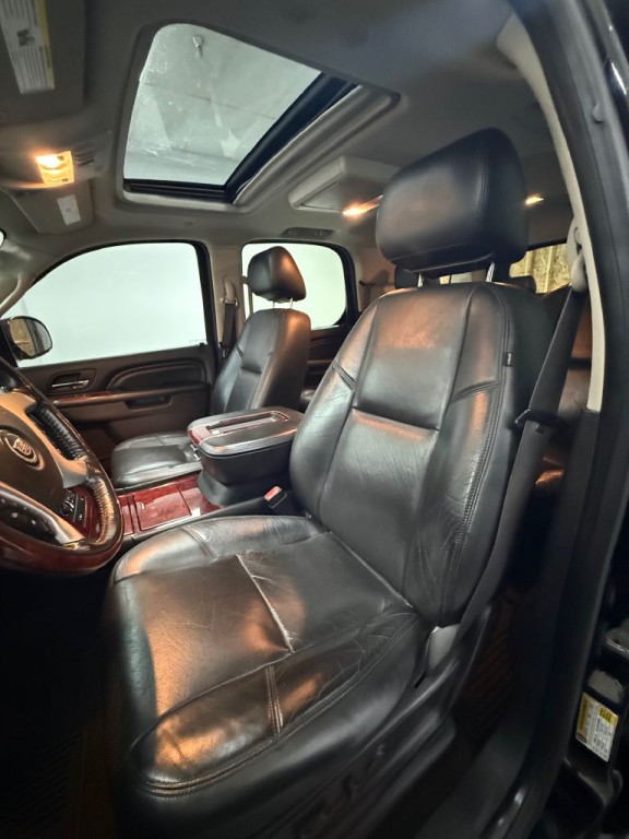 2012 Cadillac Escalade Image 16