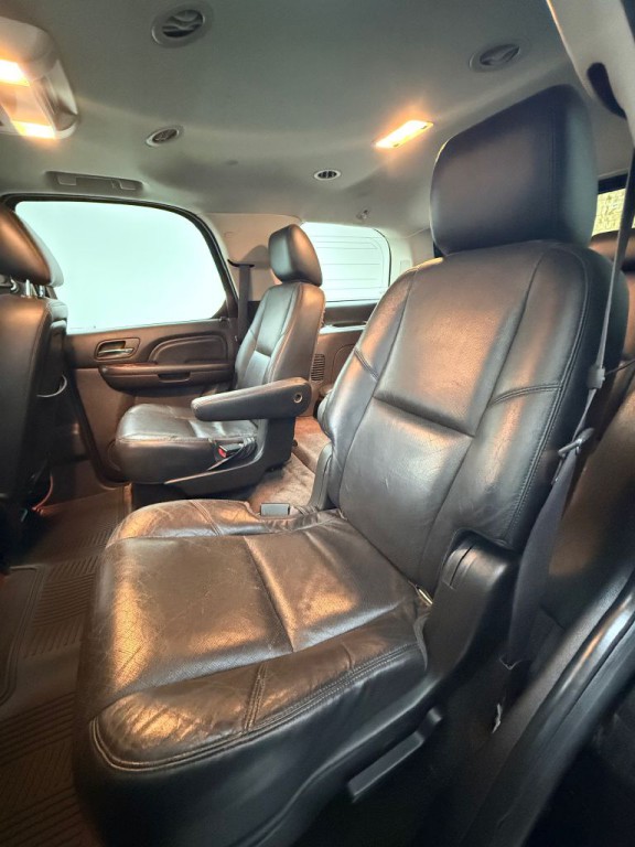 2012 Cadillac Escalade Image 17