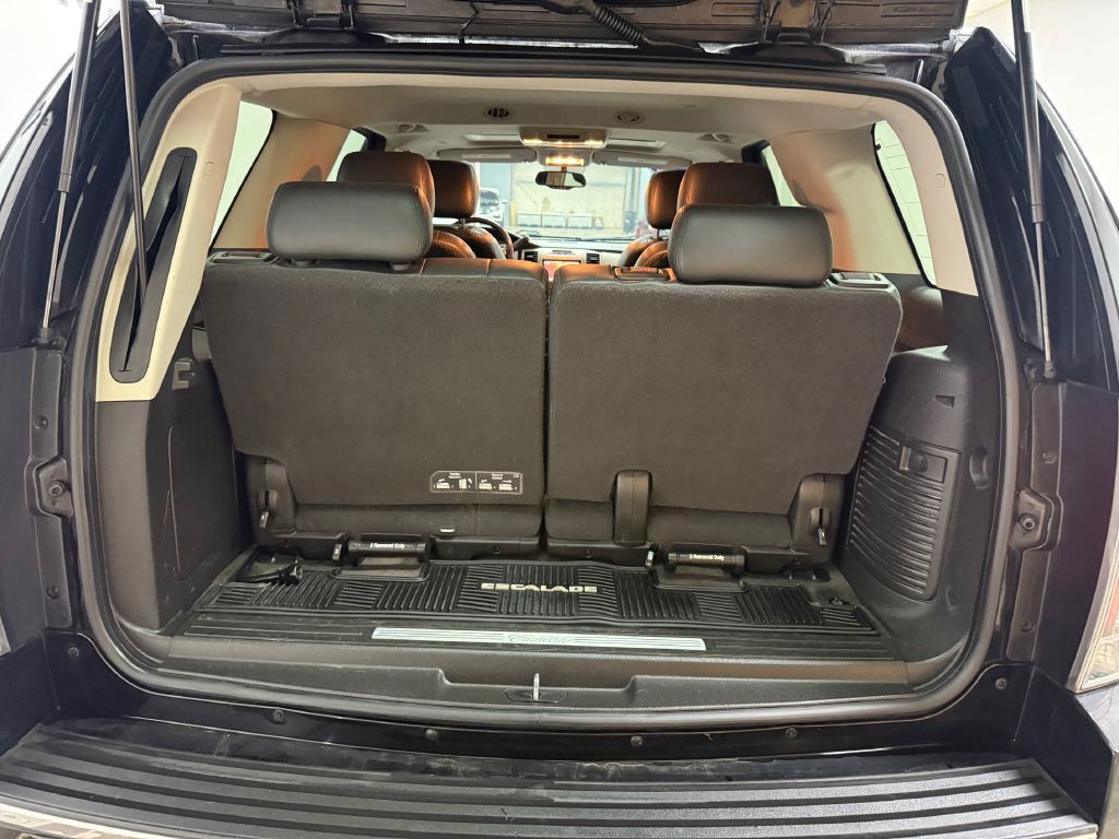 2012 Cadillac Escalade Image 18