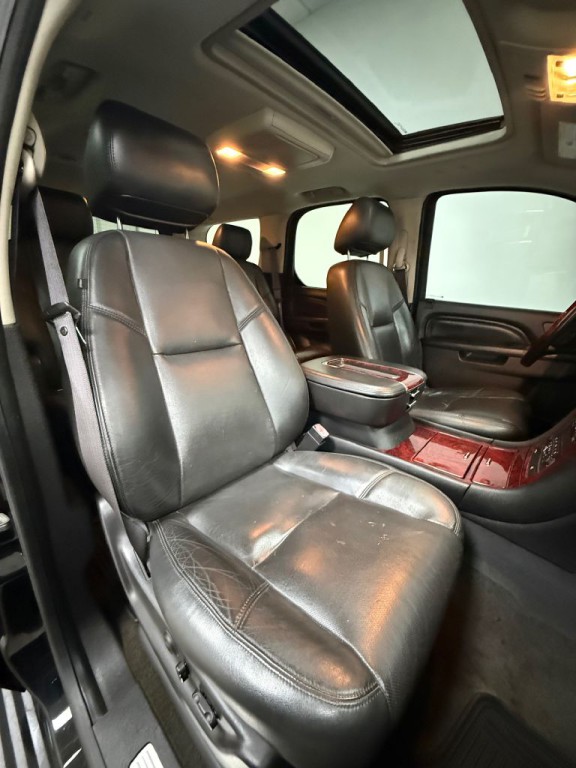 2012 Cadillac Escalade Image 19