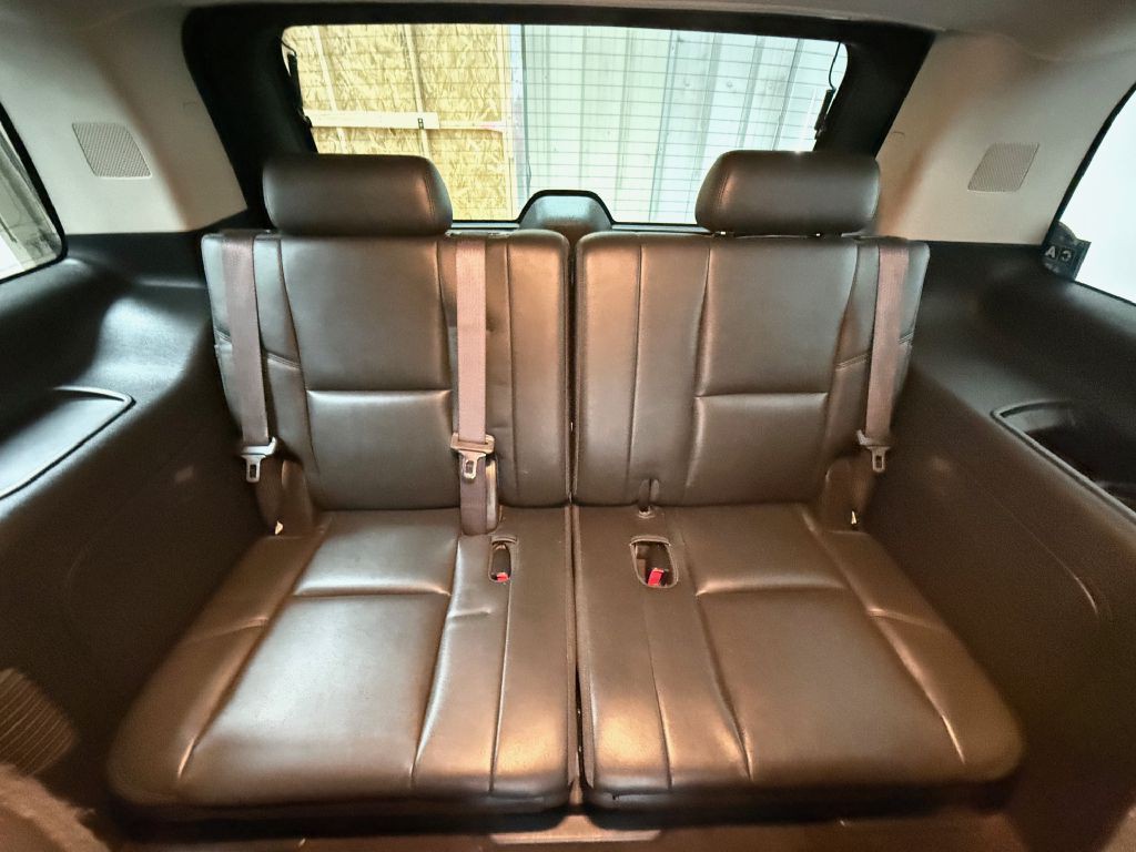 2012 Cadillac Escalade Image 21