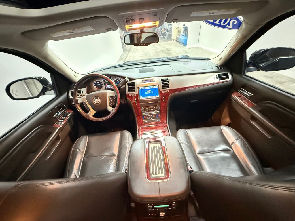 2012 Cadillac Escalade Image 22