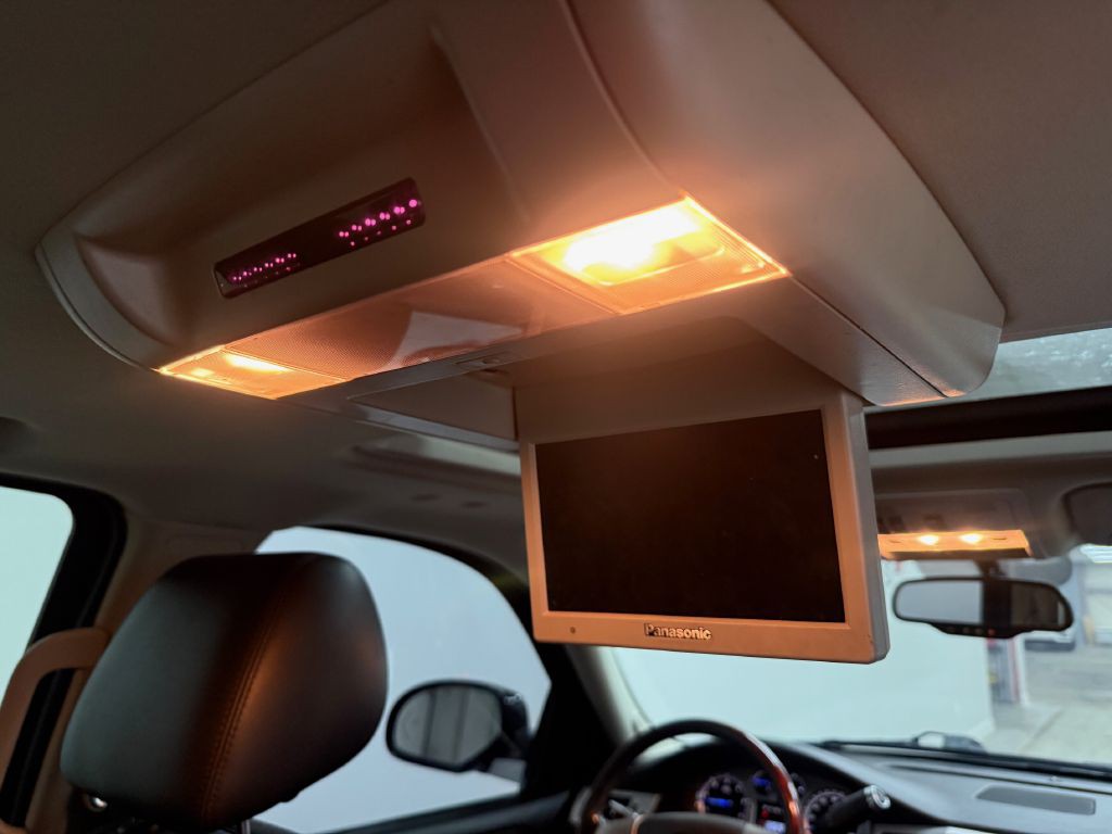 2012 Cadillac Escalade Image 25