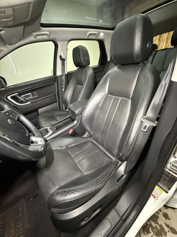 2017 Land Rover Discovery Sport Image 12