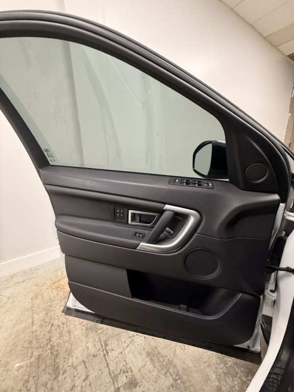 2017 Land Rover Discovery Sport Image 29