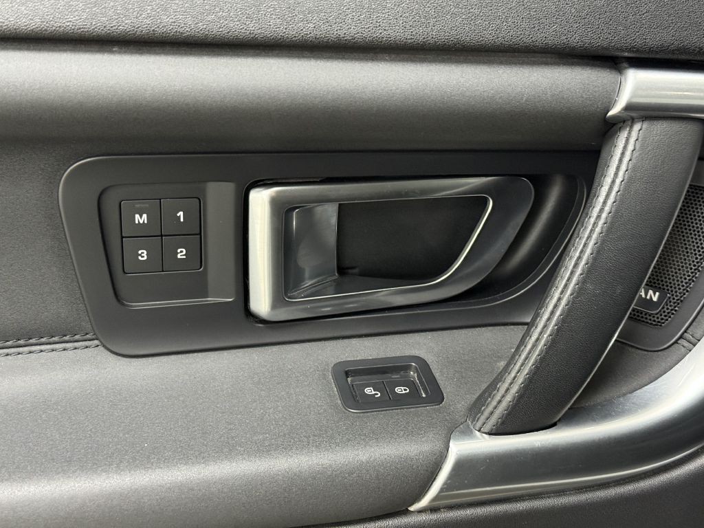 2017 Land Rover Discovery Sport Image 30