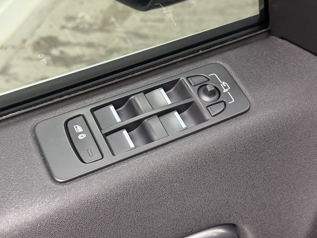 2017 Land Rover Discovery Sport Image 32