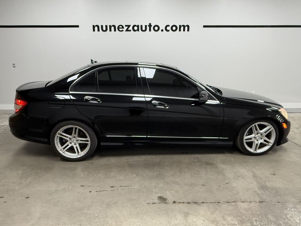 2011 Mercedes-Benz C-Class Image 2