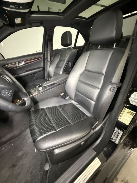 2011 Mercedes-Benz C-Class Image 9