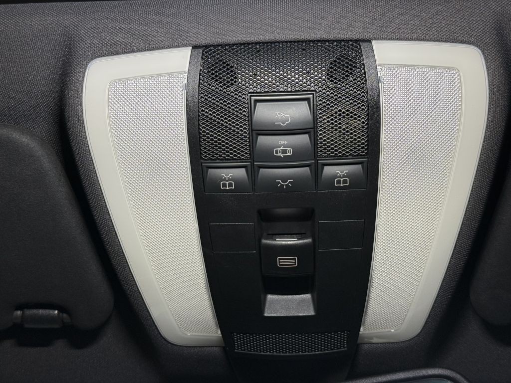 2011 Mercedes-Benz C-Class Image 25