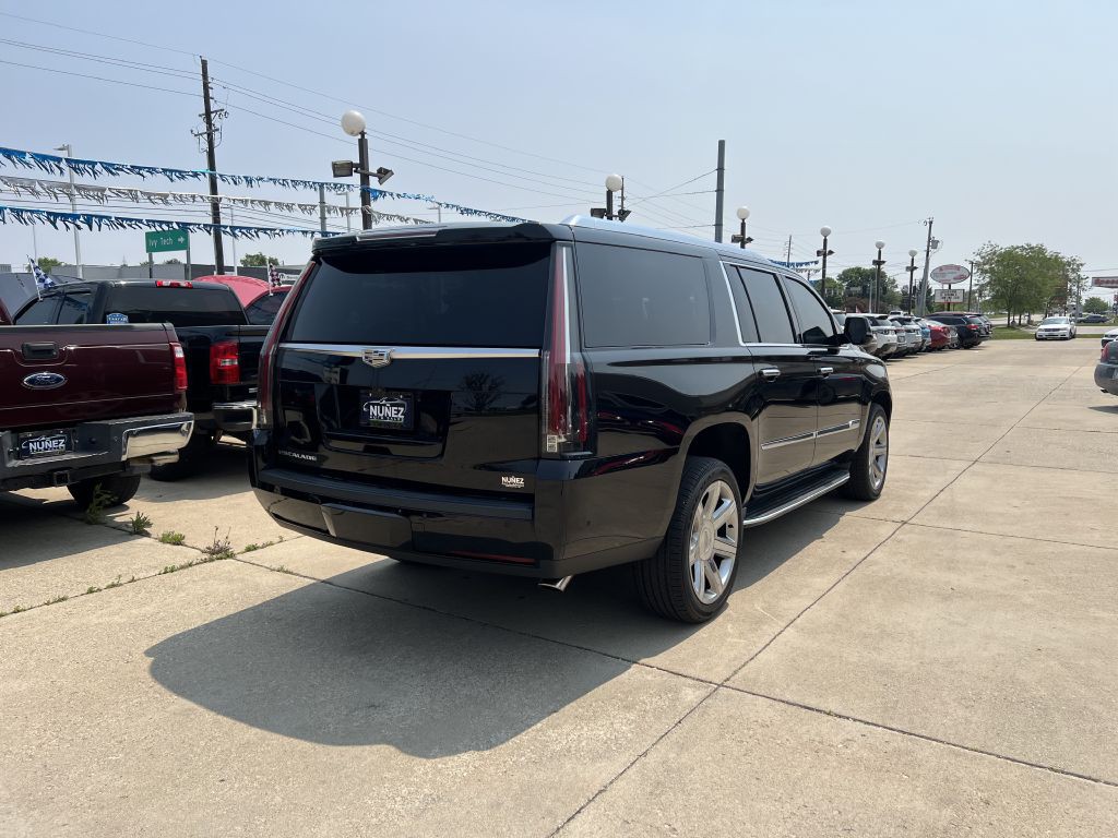 2017 Cadillac Escalade Image 3