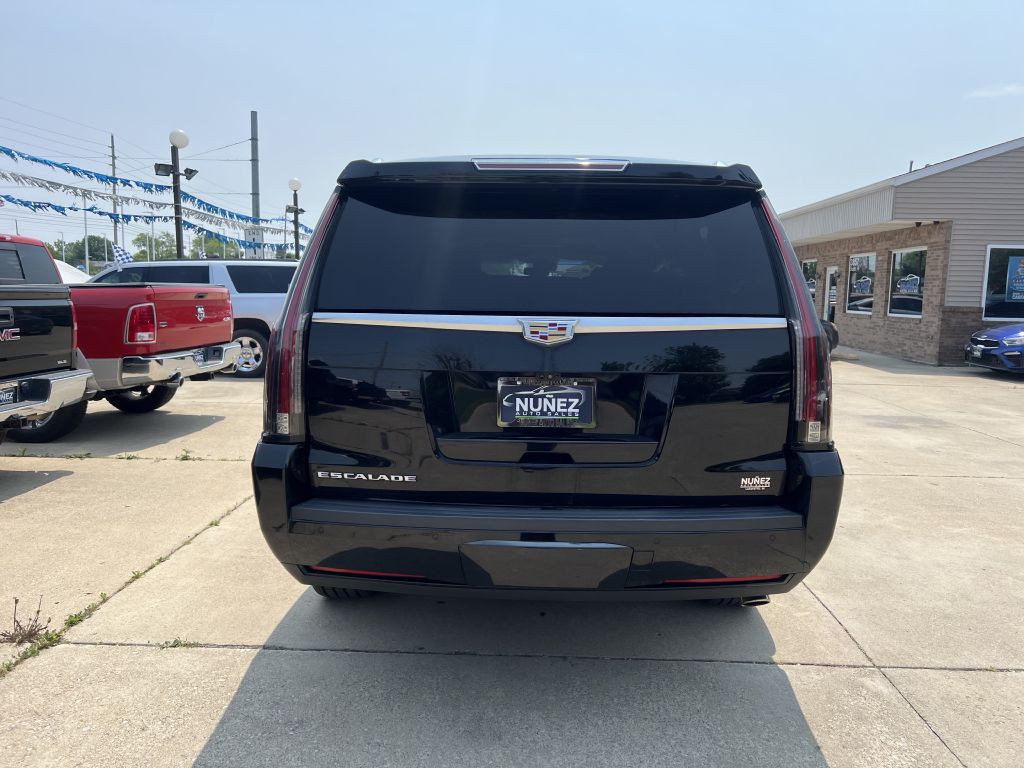 2017 Cadillac Escalade Image 4