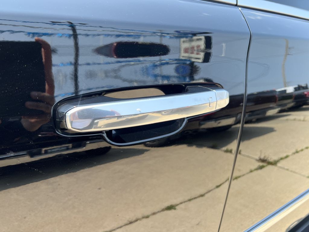 2017 Cadillac Escalade Image 12