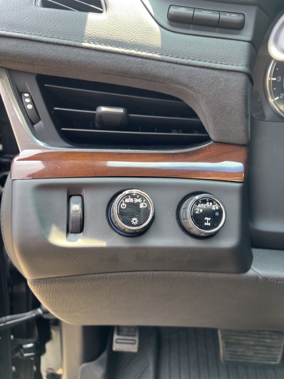 2017 Cadillac Escalade Image 18