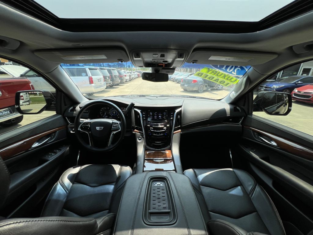 2017 Cadillac Escalade Image 28