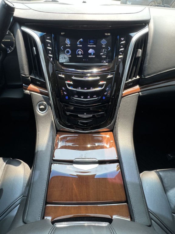 2017 Cadillac Escalade Image 30