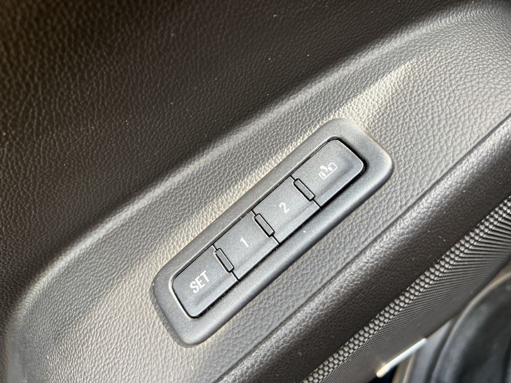 2015 GMC Yukon Image 28