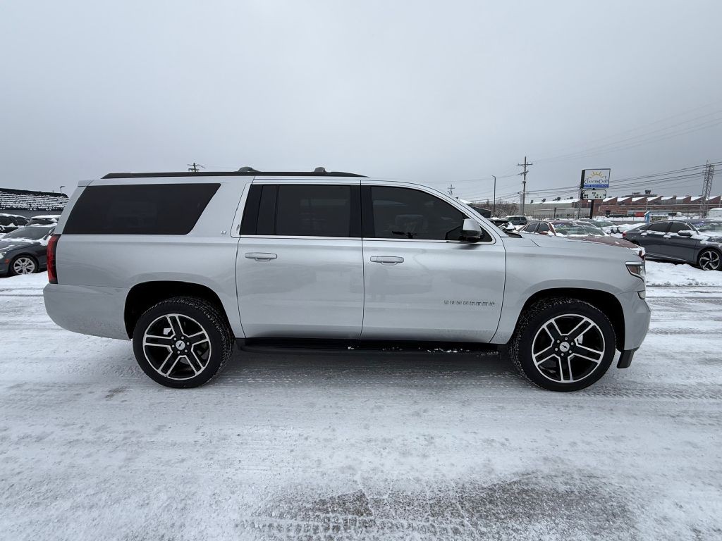 2020 Chevrolet Suburban Image 2
