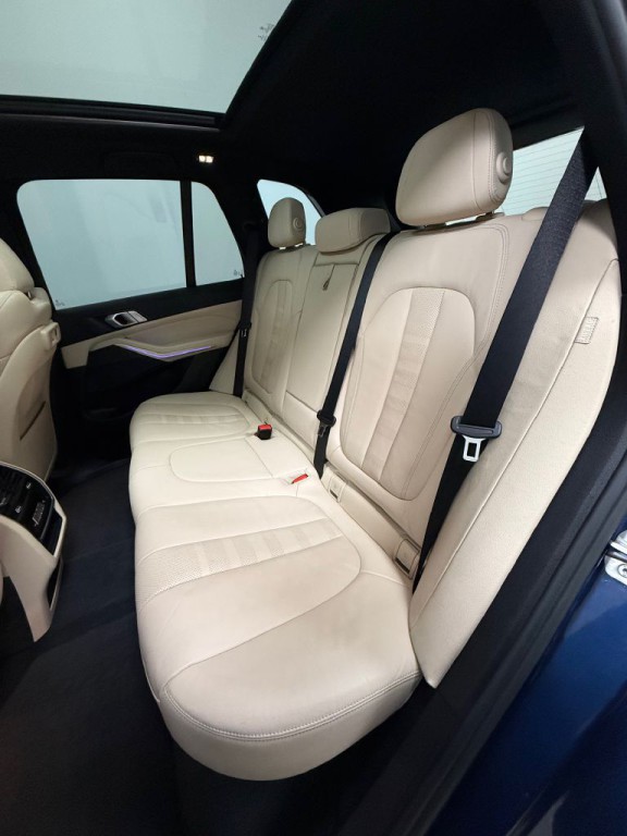 2022 BMW X5 Image 16