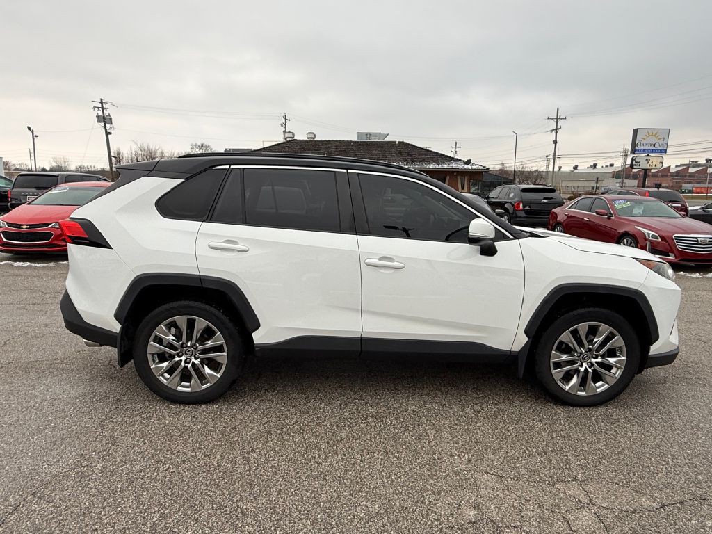 2019 Toyota Rav4 Image 2