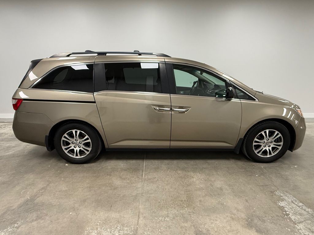 2012 Honda Odyssey Image 2