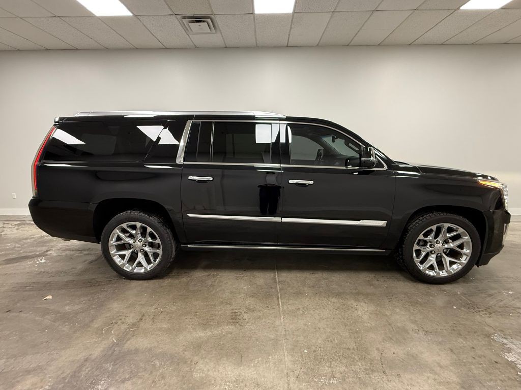 2015 Cadillac Escalade Image 2