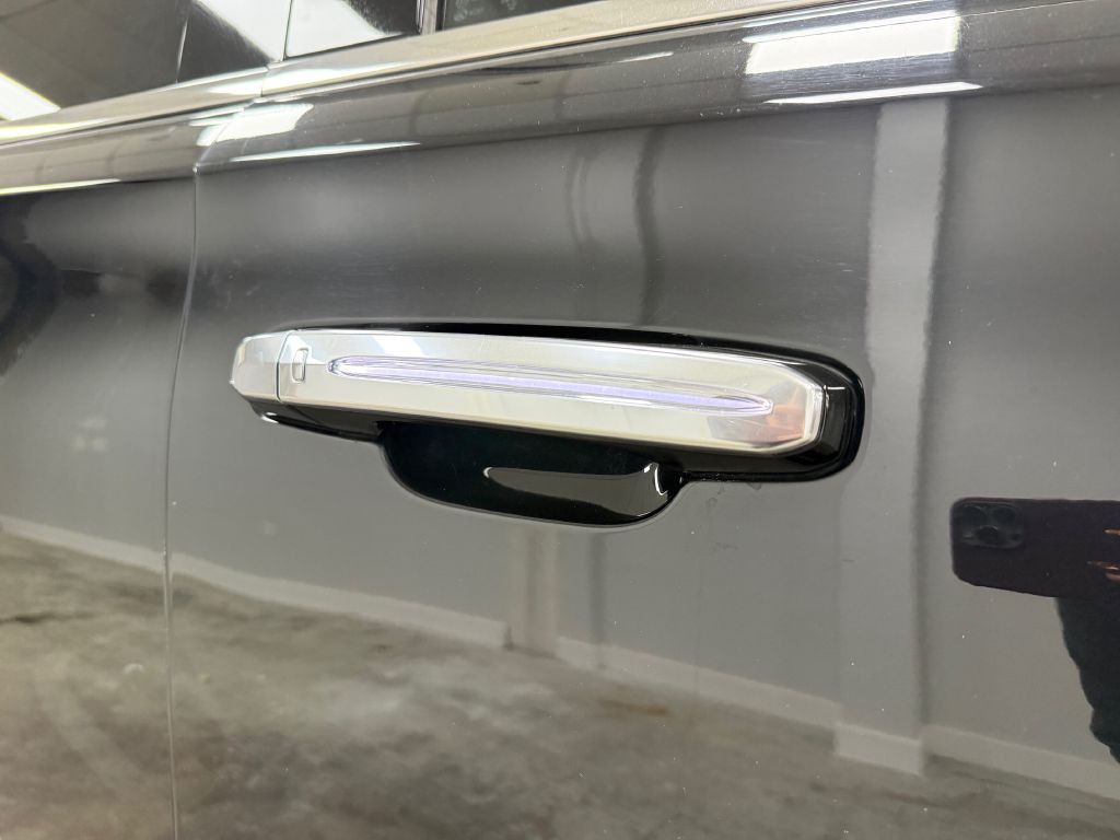 2015 Cadillac Escalade Image 12