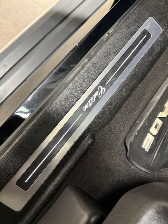 2015 Cadillac Escalade Image 15