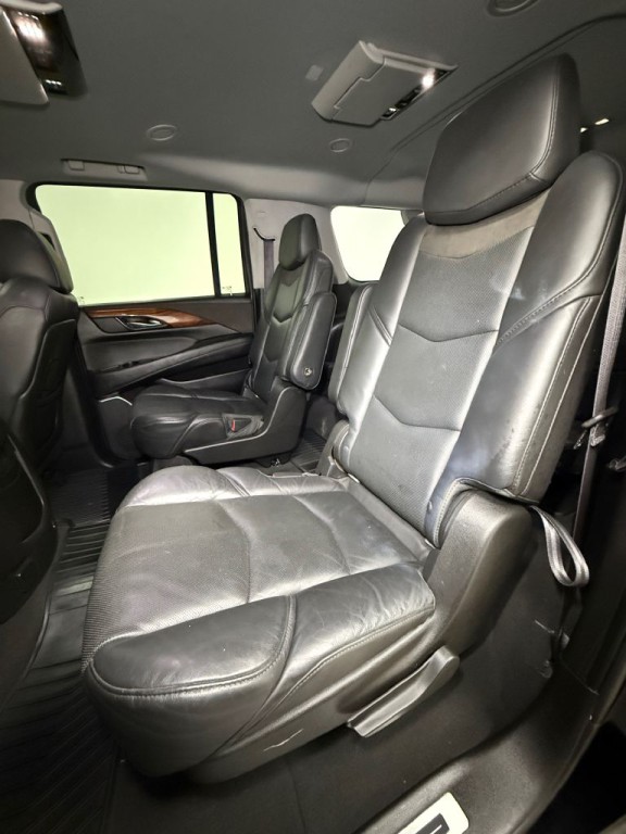 2015 Cadillac Escalade Image 17